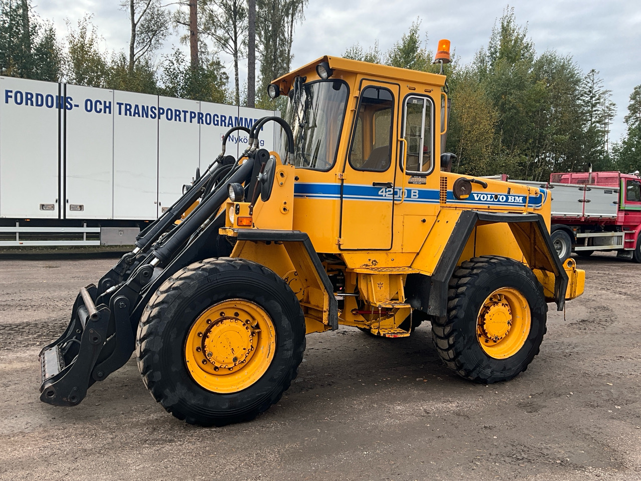 Volvo BM 4200 B - מעמיס גלגלים: תמונה 1 Volvo BM 4200 B - מעמיס גלגלים: תמונה 1