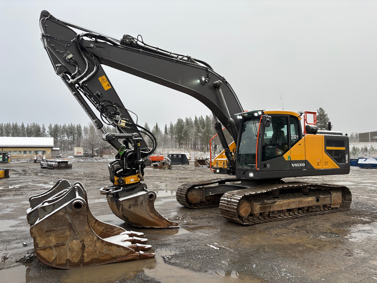 Volvo EC 250 E L - מחפר: תמונה 1 Volvo EC 250 E L - מחפר: תמונה 1