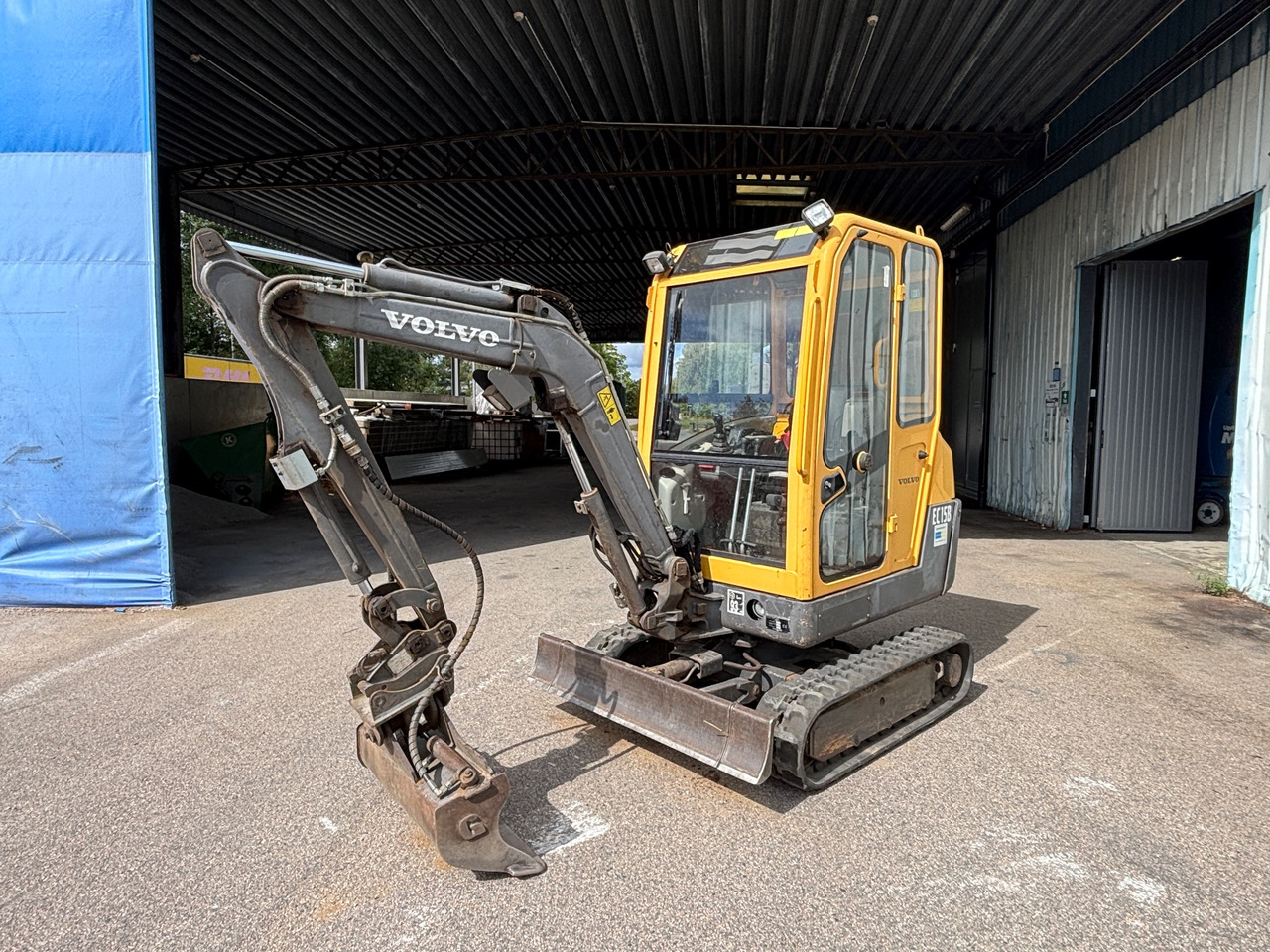 Volvo EC15B - מחפר: תמונה 1 Volvo EC15B - מחפר: תמונה 1
