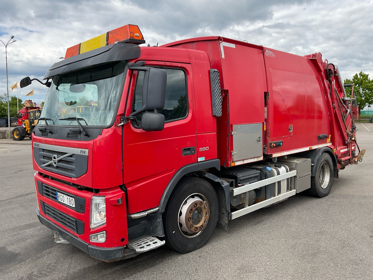 Volvo FM 330 - משאית אשפה: תמונה 1 Volvo FM 330 - משאית אשפה: תמונה 1