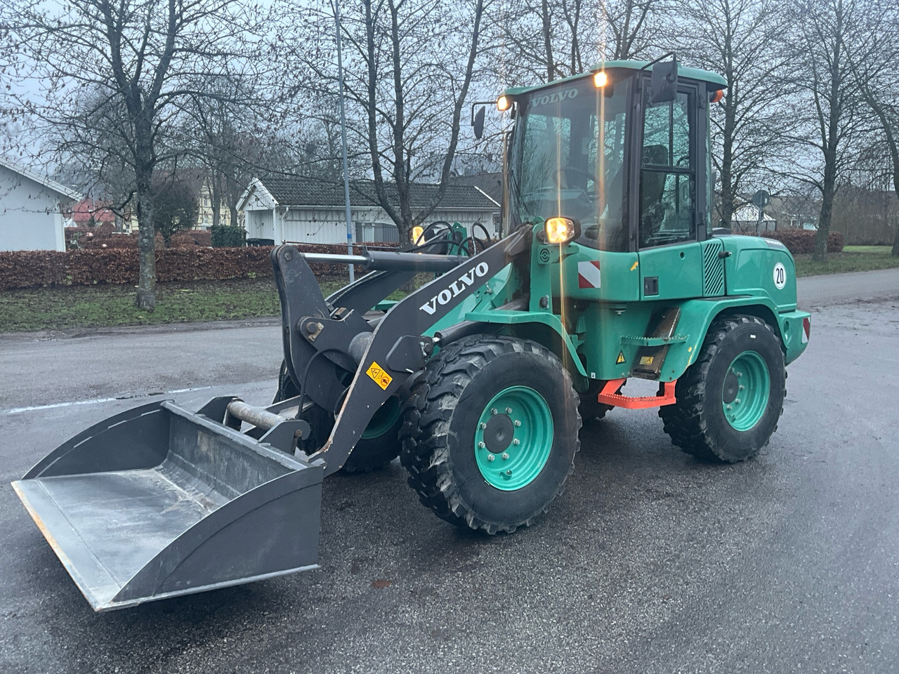 Volvo L30G - מעמיס גלגלים: תמונה 1 Volvo L30G - מעמיס גלגלים: תמונה 1