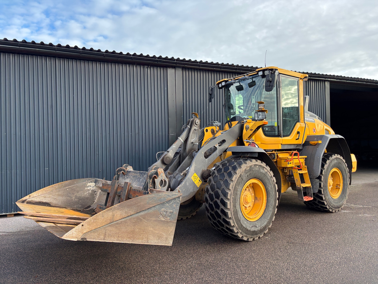 Volvo L60H - מעמיס גלגלים: תמונה 1 Volvo L60H - מעמיס גלגלים: תמונה 1