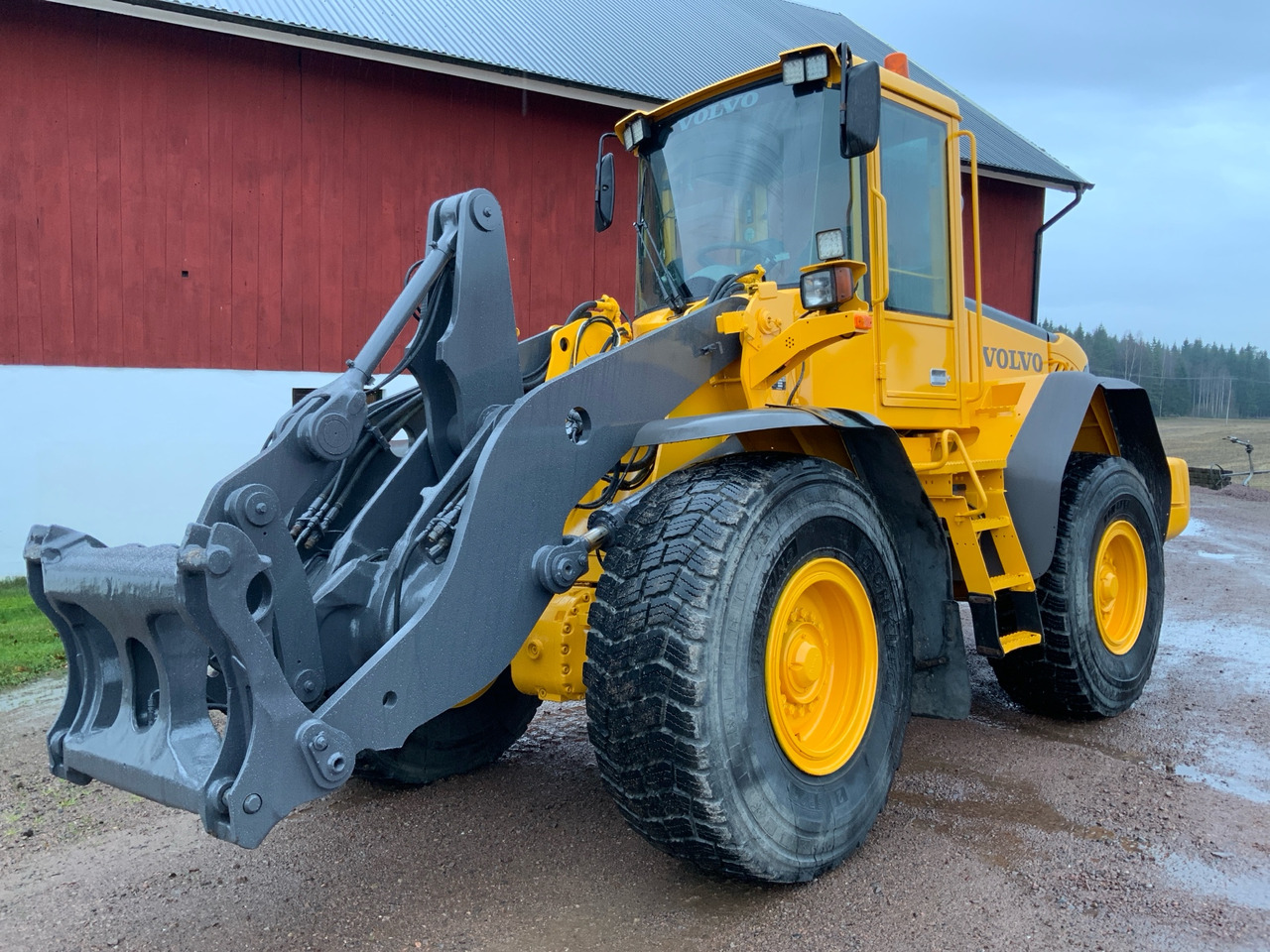 Volvo L90E - מעמיס גלגלים: תמונה 1 Volvo L90E - מעמיס גלגלים: תמונה 1