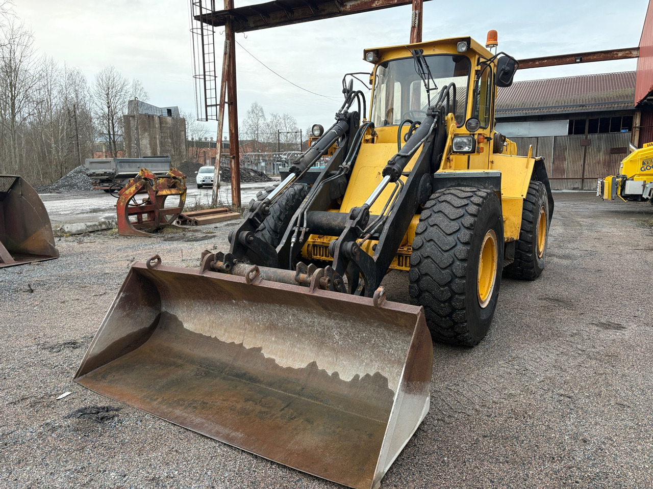 Volvo L90 - מעמיס גלגלים: תמונה 1 Volvo L90 - מעמיס גלגלים: תמונה 1