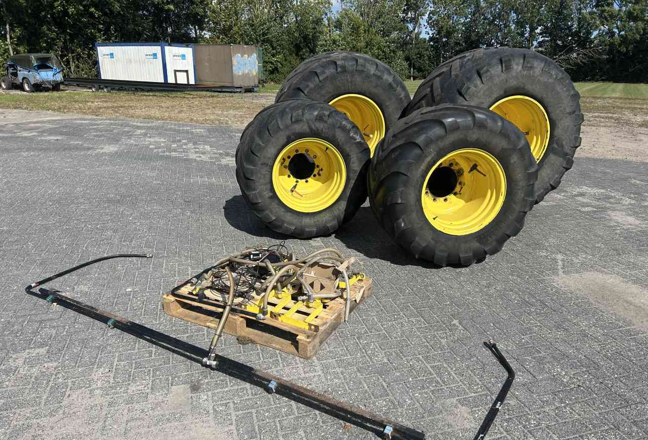 Michelin 1050/50x32 en 750/50x26 luchtdrukwissel set - גלגלים וצמיגים עבור מכונה חקלאית: תמונה 1 Michelin 1050/50x32 en 750/50x26 luchtdrukwissel set - גלגלים וצמיגים עבור מכונה חקלאית: תמונה 1