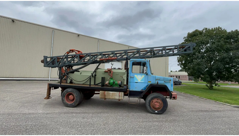 Bomag Iveco magirus 160D15 4x4 Bomag B300 Bohrgerat Drilling machine - אסדת קידוח: תמונה 1 Bomag Iveco magirus 160D15 4x4 Bomag B300 Bohrgerat Drilling machine - אסדת קידוח: תמונה 1