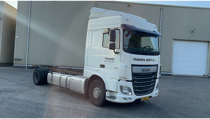 DAF XF 440 nette XF106 Chassis cabine - משאית עם שלדת תא: תמונה 3 DAF XF 440 nette XF106 Chassis cabine - משאית עם שלדת תא: תמונה 3