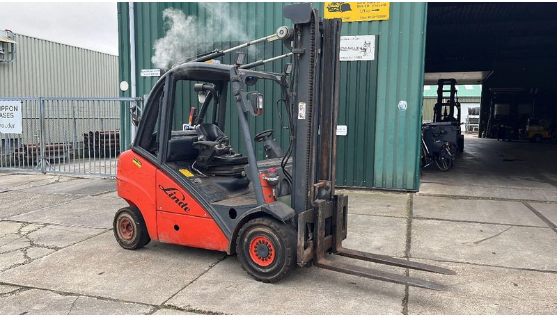 Linde H35T 01 Linde H35T 01 - מלגזת LPG: תמונה 1 Linde H35T 01 Linde H35T 01 - מלגזת LPG: תמונה 1