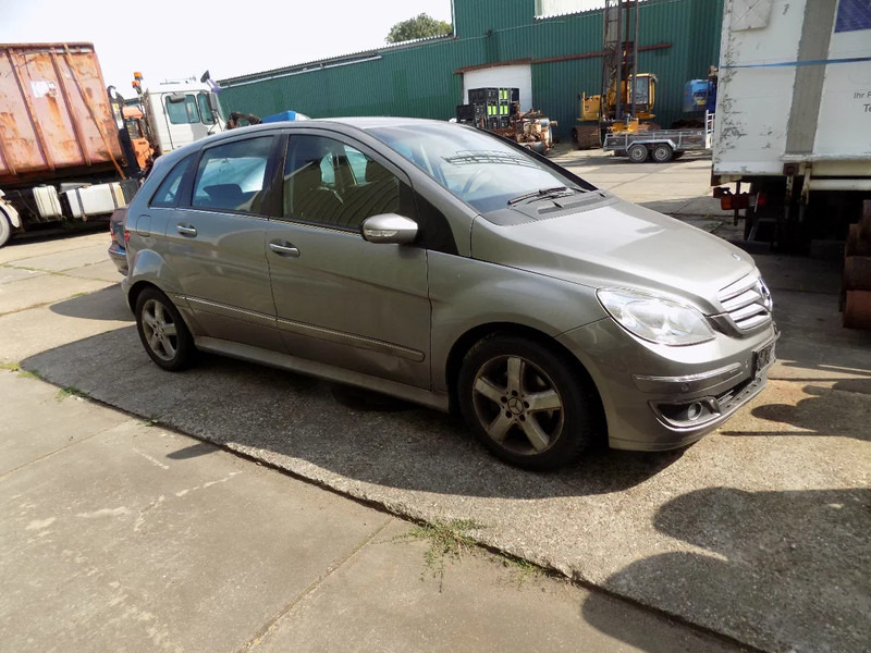 Mercedes-Benz B-Klasse 200 CDI - מכונית: תמונה 3 Mercedes-Benz B-Klasse 200 CDI - מכונית: תמונה 3