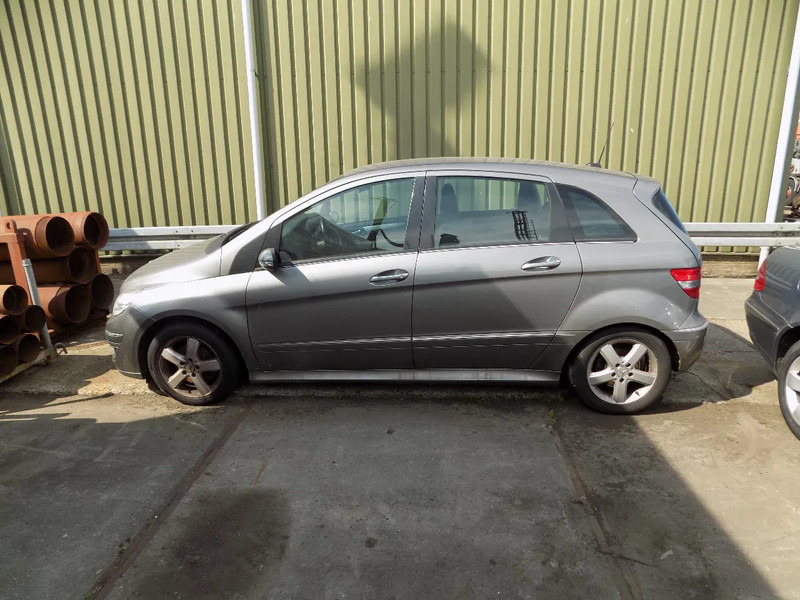 Mercedes-Benz B-Klasse 200 CDI - מכונית: תמונה 2 Mercedes-Benz B-Klasse 200 CDI - מכונית: תמונה 2