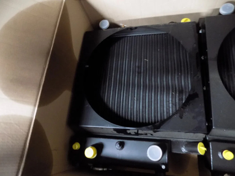 Mercedes-Benz mercedes radiator nieuw - רדיאטור: תמונה 1 Mercedes-Benz mercedes radiator nieuw - רדיאטור: תמונה 1