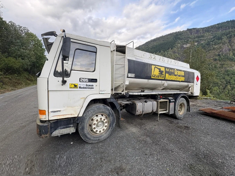 Volvo FL 7 Volvo FL7 285 Fuel tanker 4x2 - משאית מכל: תמונה 1 Volvo FL 7 Volvo FL7 285 Fuel tanker 4x2 - משאית מכל: תמונה 1
