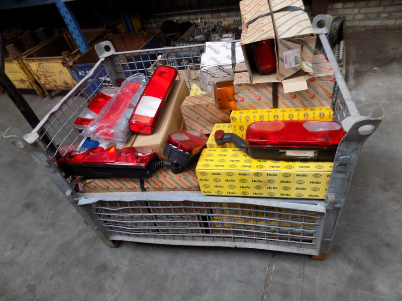 Verlichting voor truck en trailer HELLA VERLICHTING truck en trailer - פנס אחורי: תמונה 1 Verlichting voor truck en trailer HELLA VERLICHTING truck en trailer - פנס אחורי: תמונה 1