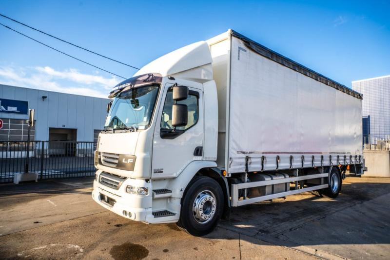 DAF LF 55.250 - משאית וילונות צד: תמונה 1 DAF LF 55.250 - משאית וילונות צד: תמונה 1