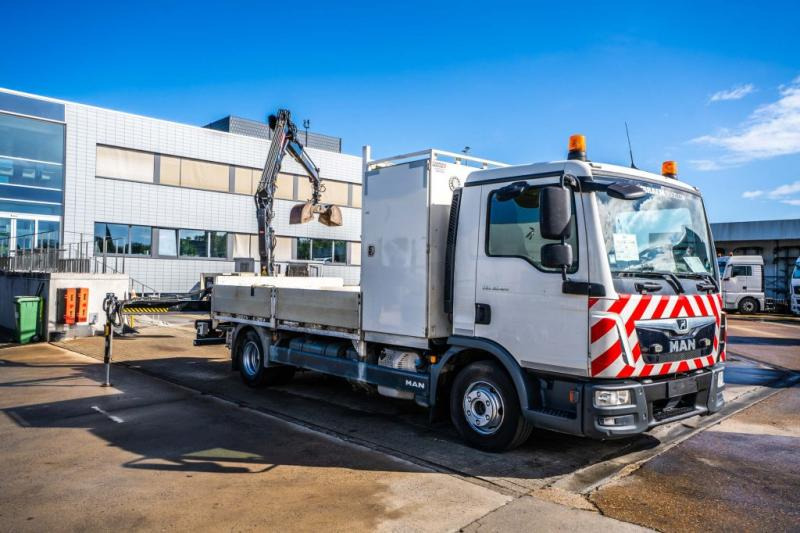MAN TGL 12.190 BL + HIAB 055 D-1 HIDUO - משאית צד נופל/ שטוחה, משאית מנוף: תמונה 2 MAN TGL 12.190 BL + HIAB 055 D-1 HIDUO - משאית צד נופל/ שטוחה, משאית מנוף: תמונה 2