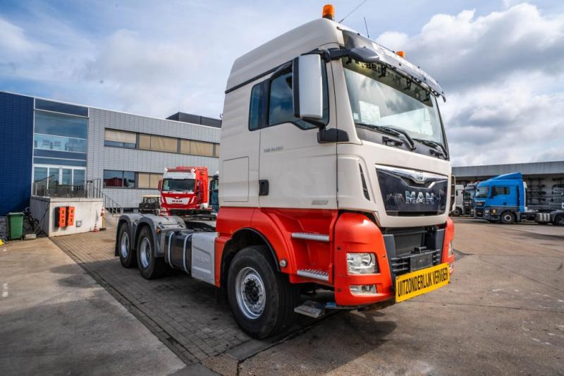 MAN TGX 33.560 XLX BLS+BIG AXLES+INTARDER - יחידת טרקטור: תמונה 2 MAN TGX 33.560 XLX BLS+BIG AXLES+INTARDER - יחידת טרקטור: תמונה 2