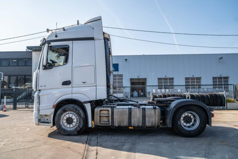 Interior photo 1: יחידת טרקטור Mercedes ACTROS 1846 LS + kiphydr.