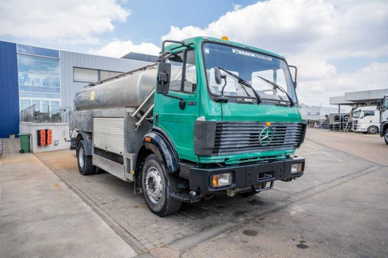 Mercedes SK 1831 L - WATER/EAU-11.500 L/3 Comp. - משאית מכל: תמונה 2 Mercedes SK 1831 L - WATER/EAU-11.500 L/3 Comp. - משאית מכל: תמונה 2