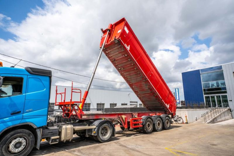Stas S300XC -C1B-ALU - סמיטריילר עם מזהיר: תמונה 1 Stas S300XC -C1B-ALU - סמיטריילר עם מזהיר: תמונה 1