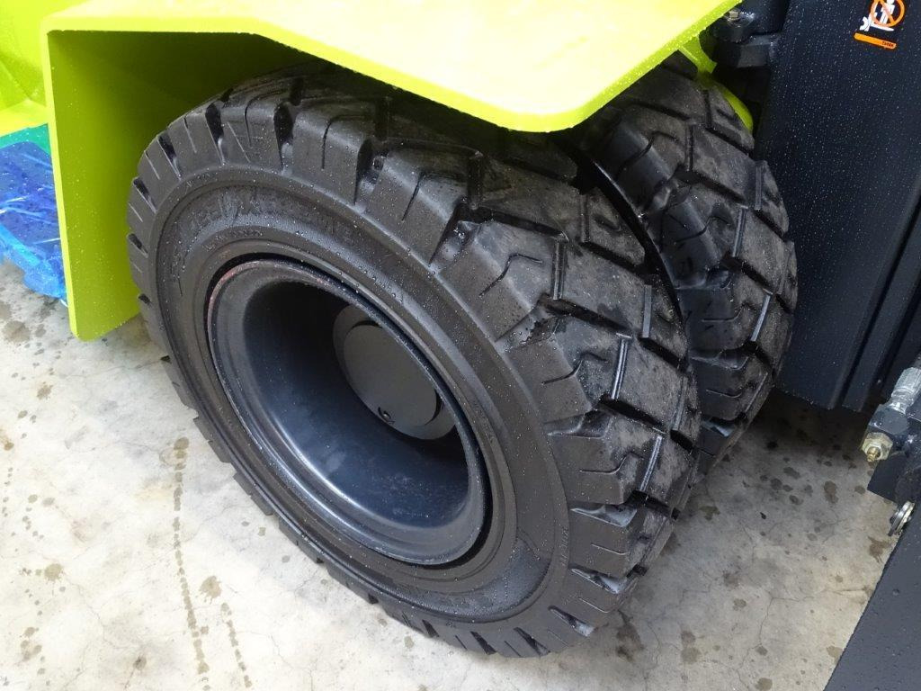 Clark C80D900 - TRIPLEX - NEU - מלגזת סולר: תמונה 2 Clark C80D900 - TRIPLEX - NEU - מלגזת סולר: תמונה 2
