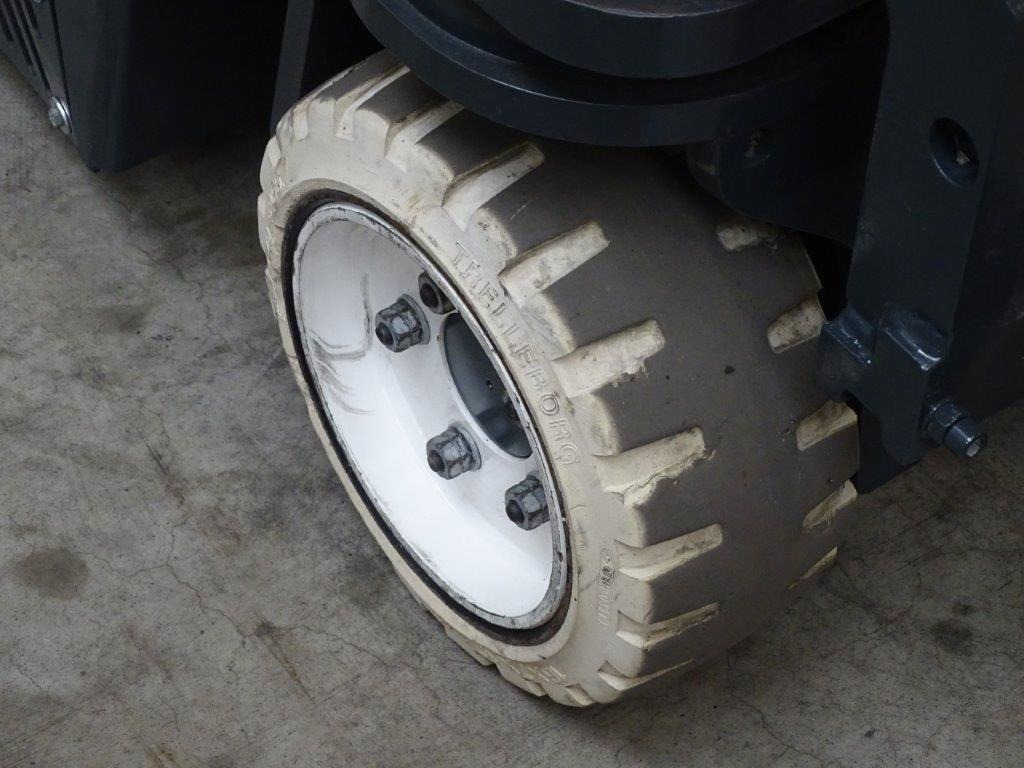 Combilift C2500CB - TRIPLEX - משאית הגעה ב-4 דרכים: תמונה 2 Combilift C2500CB - TRIPLEX - משאית הגעה ב-4 דרכים: תמונה 2