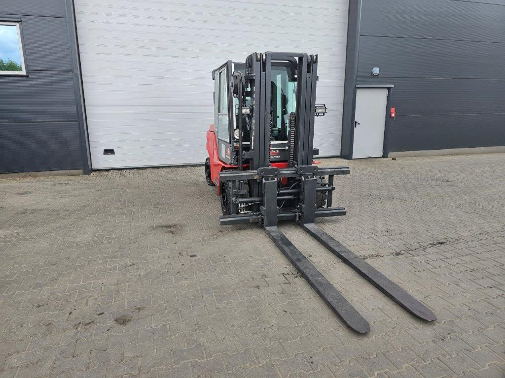 Dan Truck 8450DG Container-Indoor-Stapler -TRIPLEX - מלגזת סולר: תמונה 5 Dan Truck 8450DG Container-Indoor-Stapler -TRIPLEX - מלגזת סולר: תמונה 5