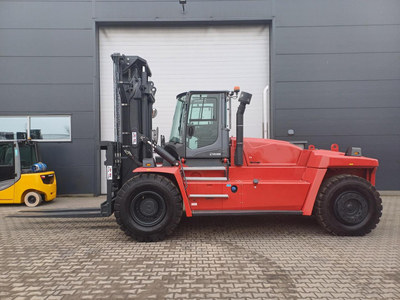 Kalmar DCG250-12LB - מלגזת סולר: תמונה 3 Kalmar DCG250-12LB - מלגזת סולר: תמונה 3