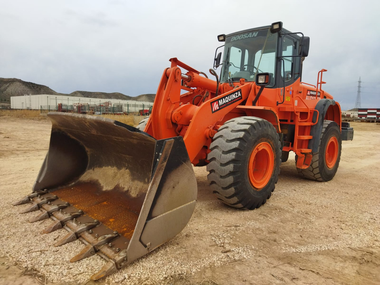 DOOSAN DL300 - מעמיס גלגלים: תמונה 1 DOOSAN DL300 - מעמיס גלגלים: תמונה 1