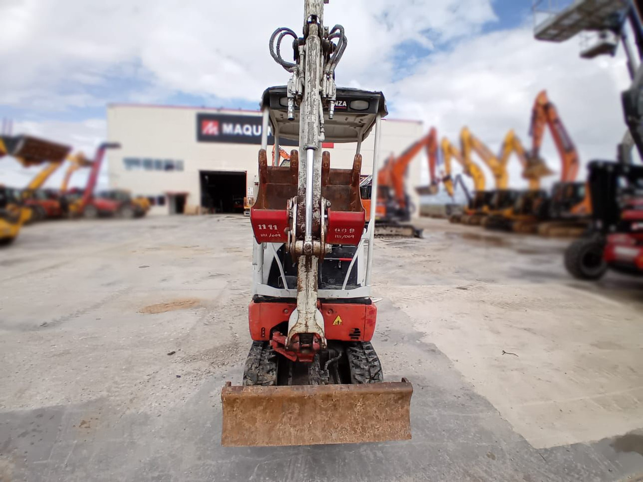 TAKEUCHI TB215R - מיני מחפר: תמונה 2 TAKEUCHI TB215R - מיני מחפר: תמונה 2