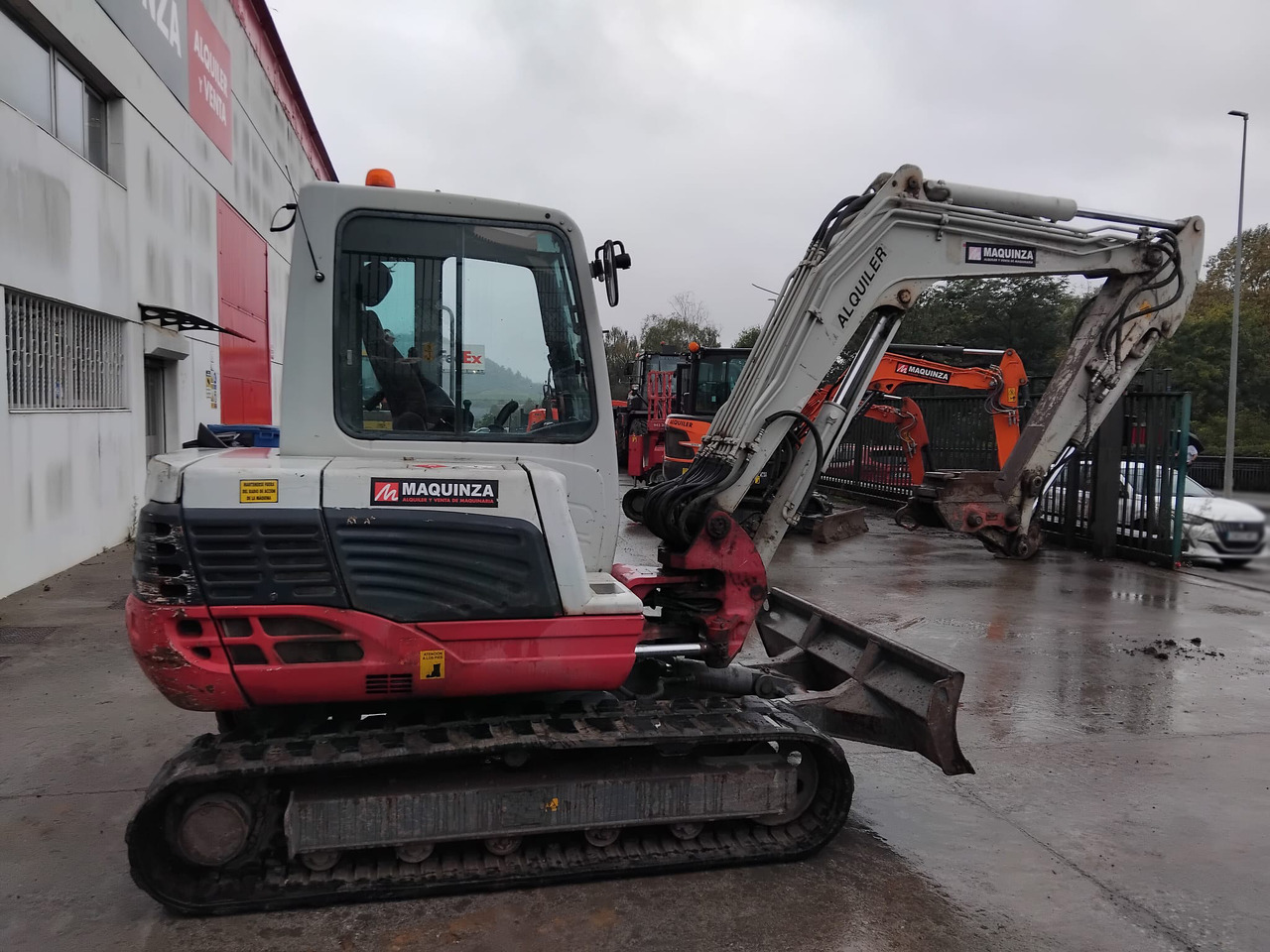 TAKEUCHI TB250 - מיני מחפר: תמונה 1 TAKEUCHI TB250 - מיני מחפר: תמונה 1