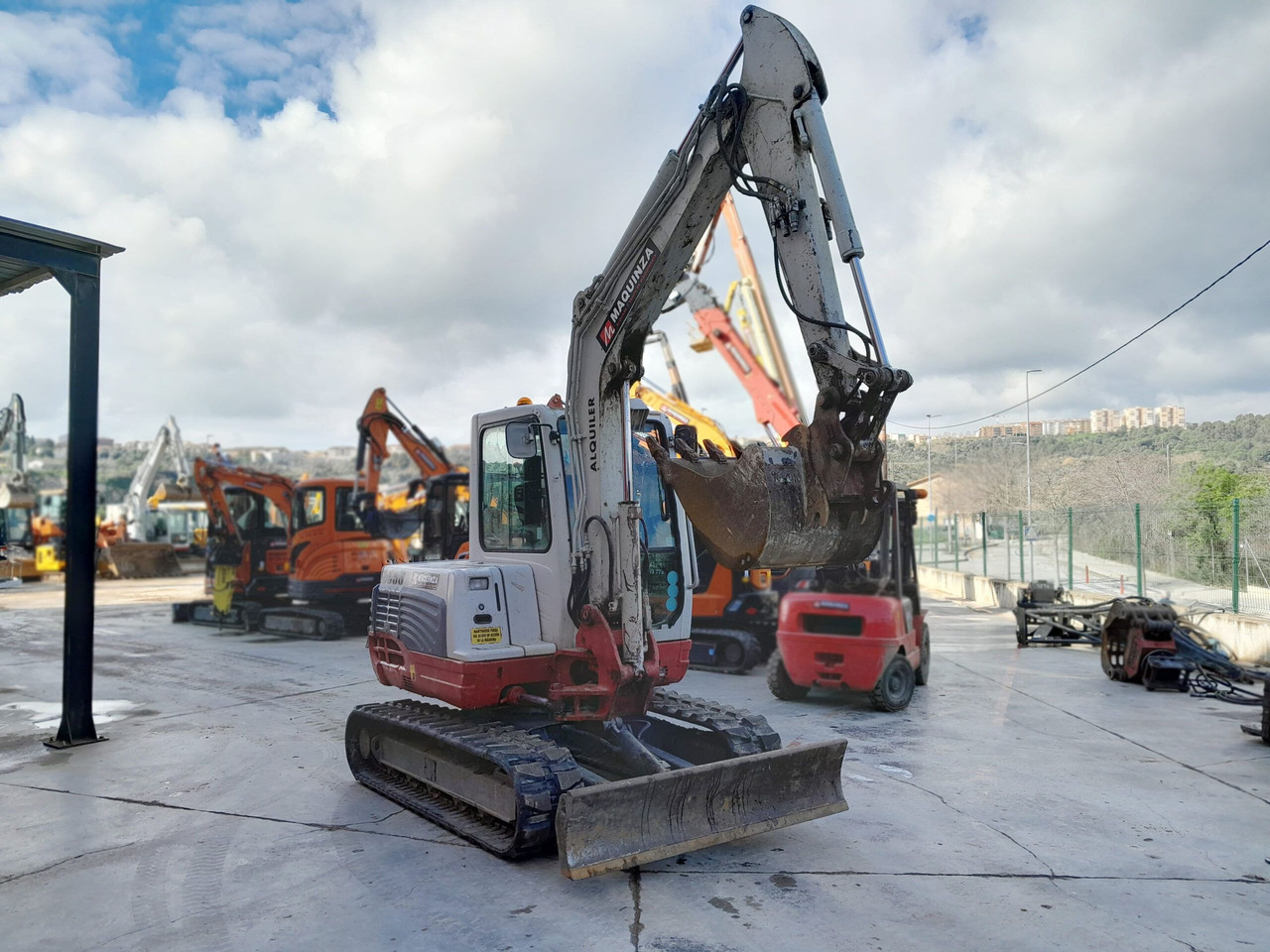 TAKEUCHI TB250 - מיני מחפר: תמונה 4 TAKEUCHI TB250 - מיני מחפר: תמונה 4
