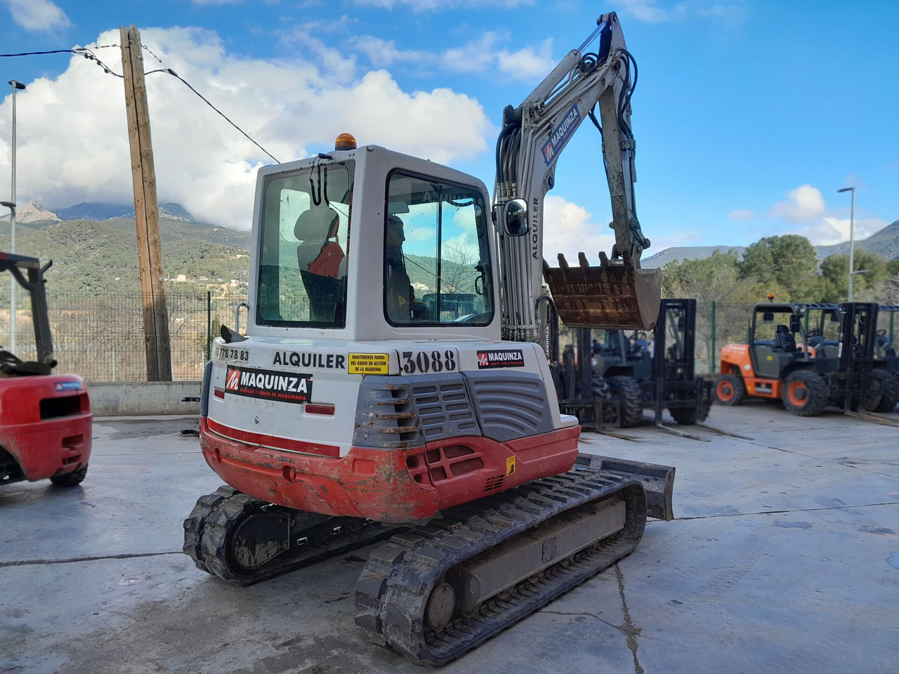 TAKEUCHI TB250 - מיני מחפר: תמונה 2 TAKEUCHI TB250 - מיני מחפר: תמונה 2