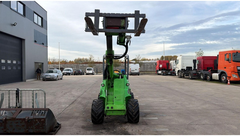 Avant 745 TDL (BELGIAN MACHINE / TOP CONDITION / 4X4 OPTIDRIVE / INCL ATTACHMENTS) - מעמיס רצועות קומפקטי: תמונה 3 Avant 745 TDL (BELGIAN MACHINE / TOP CONDITION / 4X4 OPTIDRIVE / INCL ATTACHMENTS) - מעמיס רצועות קומפקטי: תמונה 3