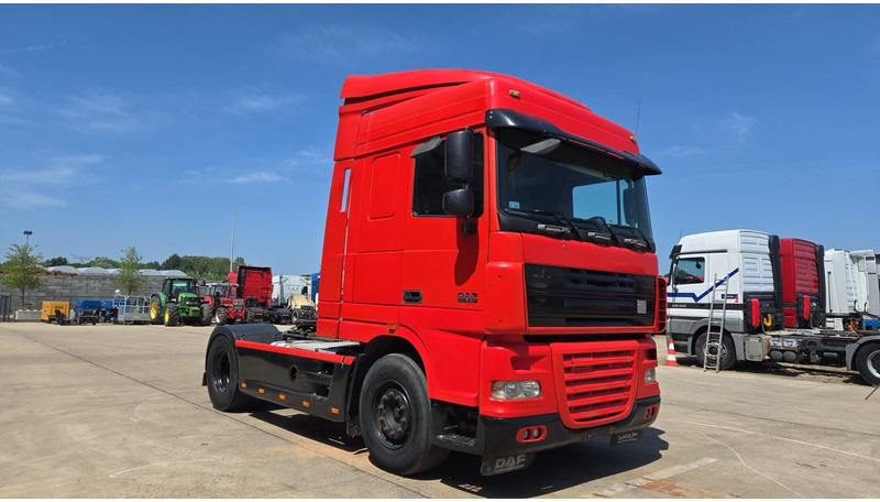 DAF XF 105.410 (BOITE MANUELLE / SUPER PROPRE !!! / TRES BONNE ETAT / AIRCO / MANUAL GEARBOX) - יחידת טרקטור: תמונה 3 DAF XF 105.410 (BOITE MANUELLE / SUPER PROPRE !!! / TRES BONNE ETAT / AIRCO / MANUAL GEARBOX) - יחידת טרקטור: תמונה 3