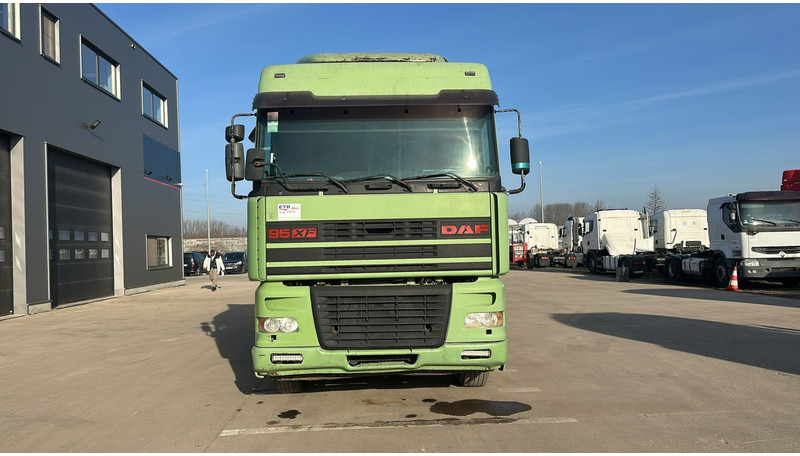 DAF XF 95.430 (EURO 2 / MANUAL PUMP / POMPE MANUELLE / BOITE MANUELLE) - יחידת טרקטור: תמונה 4 DAF XF 95.430 (EURO 2 / MANUAL PUMP / POMPE MANUELLE / BOITE MANUELLE) - יחידת טרקטור: תמונה 4