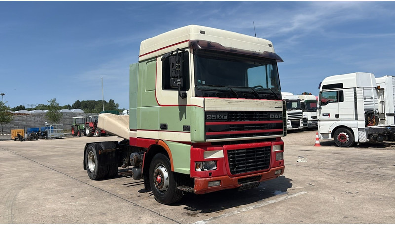 DAF XF 95.430 (EURO 3 / BOITE MANUELLE / MANUAL GEARBOX) - יחידת טרקטור: תמונה 3 DAF XF 95.430 (EURO 3 / BOITE MANUELLE / MANUAL GEARBOX) - יחידת טרקטור: תמונה 3