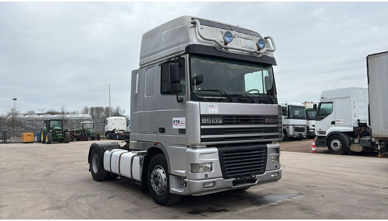 DAF XF 95.480 (EURO 3 / MANUAL GEARBOX / BOITE MANUELLE) - יחידת טרקטור: תמונה 3 DAF XF 95.480 (EURO 3 / MANUAL GEARBOX / BOITE MANUELLE) - יחידת טרקטור: תמונה 3