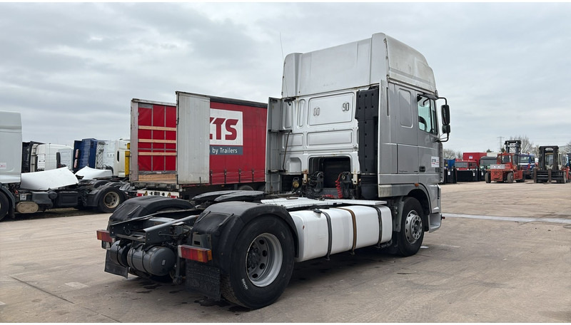 DAF XF 95.480 (EURO 3 / MANUAL GEARBOX / BOITE MANUELLE) - יחידת טרקטור: תמונה 5 DAF XF 95.480 (EURO 3 / MANUAL GEARBOX / BOITE MANUELLE) - יחידת טרקטור: תמונה 5