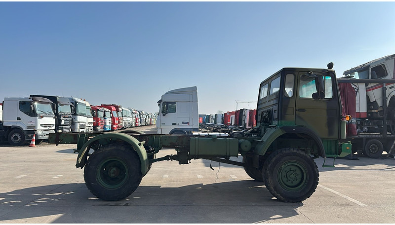 Iveco Magirus 110 - 16 (4X4 / 57000 KM / LAMES / GRAND PONT / 6 CYLINDRES EN LIGNE !! / MANUAL PUMP) - משאית עם שלדת תא: תמונה 4 Iveco Magirus 110 - 16 (4X4 / 57000 KM / LAMES / GRAND PONT / 6 CYLINDRES EN LIGNE !! / MANUAL PUMP) - משאית עם שלדת תא: תמונה 4