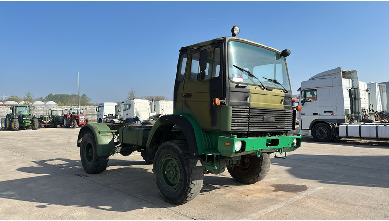 Iveco Magirus 110 - 16 (4X4 / 57000 KM / LAMES / GRAND PONT / 6 CYLINDRES EN LIGNE !! / MANUAL PUMP) - משאית עם שלדת תא: תמונה 3 Iveco Magirus 110 - 16 (4X4 / 57000 KM / LAMES / GRAND PONT / 6 CYLINDRES EN LIGNE !! / MANUAL PUMP) - משאית עם שלדת תא: תמונה 3
