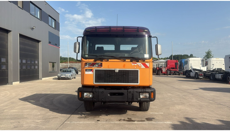 MAN 18.224 (MANUAL PUMP / MANUAL GEARBOX) - משאית עם שלדת תא: תמונה 2 MAN 18.224 (MANUAL PUMP / MANUAL GEARBOX) - משאית עם שלדת תא: תמונה 2