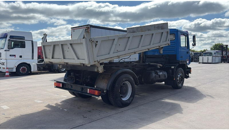 MAN 19.322 (MANUAL PUMP / STEEL SUSP. / LAMES / POMPE MANUELLE / BIG AXLE / GRAND PONT) - מזהיר: תמונה 5 MAN 19.322 (MANUAL PUMP / STEEL SUSP. / LAMES / POMPE MANUELLE / BIG AXLE / GRAND PONT) - מזהיר: תמונה 5