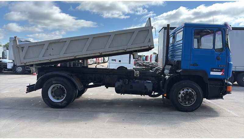 MAN 19.322 (MANUAL PUMP / STEEL SUSP. / LAMES / POMPE MANUELLE / BIG AXLE / GRAND PONT) - מזהיר: תמונה 4 MAN 19.322 (MANUAL PUMP / STEEL SUSP. / LAMES / POMPE MANUELLE / BIG AXLE / GRAND PONT) - מזהיר: תמונה 4