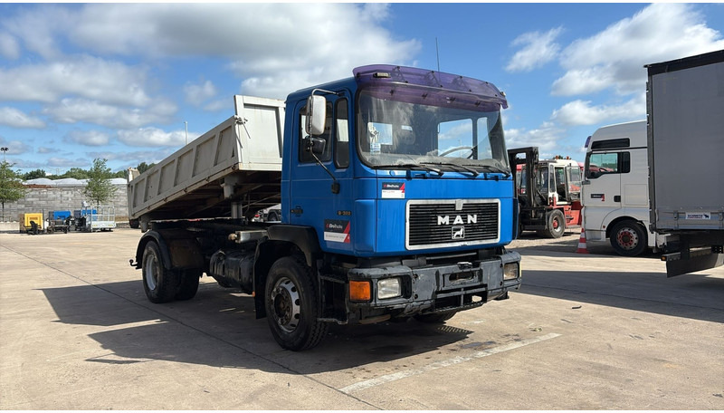 MAN 19.322 (MANUAL PUMP / STEEL SUSP. / LAMES / POMPE MANUELLE / BIG AXLE / GRAND PONT) - מזהיר: תמונה 3 MAN 19.322 (MANUAL PUMP / STEEL SUSP. / LAMES / POMPE MANUELLE / BIG AXLE / GRAND PONT) - מזהיר: תמונה 3