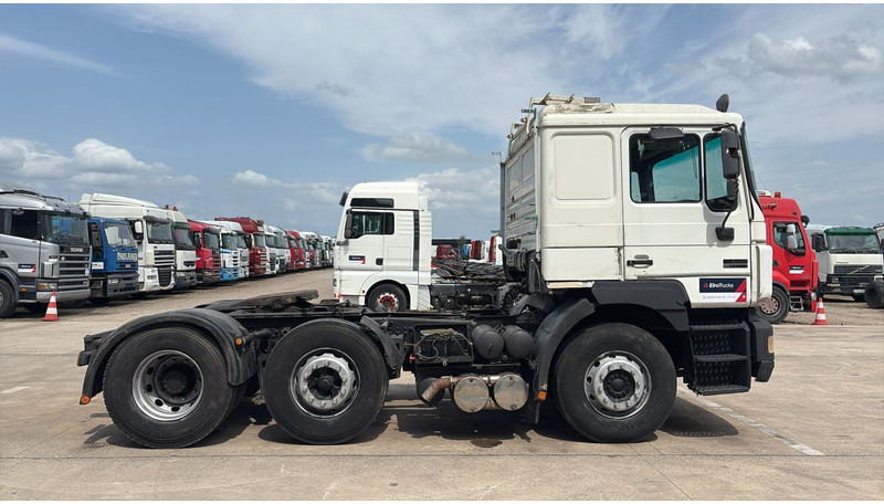 MAN 25.403 (6X2 / 6 CYLINDER / EURO 2 / MANUAL GEARBOX / 8 TYRES) - יחידת טרקטור: תמונה 3 MAN 25.403 (6X2 / 6 CYLINDER / EURO 2 / MANUAL GEARBOX / 8 TYRES) - יחידת טרקטור: תמונה 3