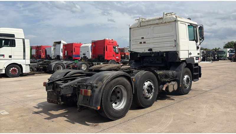 MAN 25.403 (6X2 / 6 CYLINDER / EURO 2 / MANUAL GEARBOX / 8 TYRES) - יחידת טרקטור: תמונה 4 MAN 25.403 (6X2 / 6 CYLINDER / EURO 2 / MANUAL GEARBOX / 8 TYRES) - יחידת טרקטור: תמונה 4