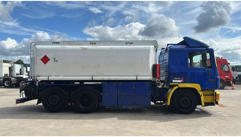 MAN 26.402 (18.000 L / 6X2 / 6 CYLINDER / FRONT STEEL / 3 COMPARTIMENTS) - משאית מכל: תמונה 4 MAN 26.402 (18.000 L / 6X2 / 6 CYLINDER / FRONT STEEL / 3 COMPARTIMENTS) - משאית מכל: תמונה 4