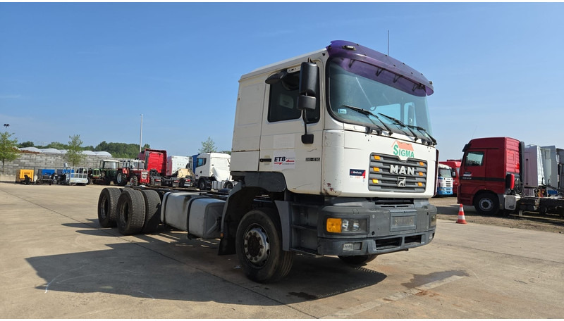 MAN 26.414 (6X4 / 6 CYLINDER / MANUAL GEARBOX / 10 TYRES / LONG CHASSIS / EURO 2) - משאית עם שלדת תא: תמונה 3 MAN 26.414 (6X4 / 6 CYLINDER / MANUAL GEARBOX / 10 TYRES / LONG CHASSIS / EURO 2) - משאית עם שלדת תא: תמונה 3