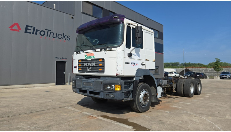 MAN 26.414 (6X4 / 6 CYLINDER / MANUAL GEARBOX / 10 TYRES / LONG CHASSIS / EURO 2) - משאית עם שלדת תא: תמונה 1 MAN 26.414 (6X4 / 6 CYLINDER / MANUAL GEARBOX / 10 TYRES / LONG CHASSIS / EURO 2) - משאית עם שלדת תא: תמונה 1