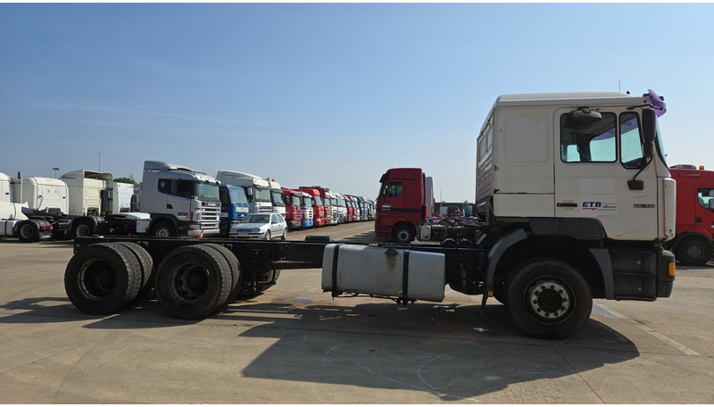 MAN 26.414 (6X4 / 6 CYLINDER / MANUAL GEARBOX / 10 TYRES / LONG CHASSIS / EURO 2) - משאית עם שלדת תא: תמונה 4 MAN 26.414 (6X4 / 6 CYLINDER / MANUAL GEARBOX / 10 TYRES / LONG CHASSIS / EURO 2) - משאית עם שלדת תא: תמונה 4